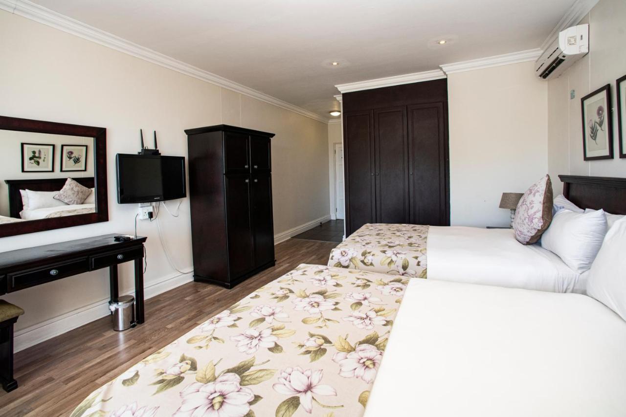 The Estuary Hotel & Spa Port Edward Esterno foto