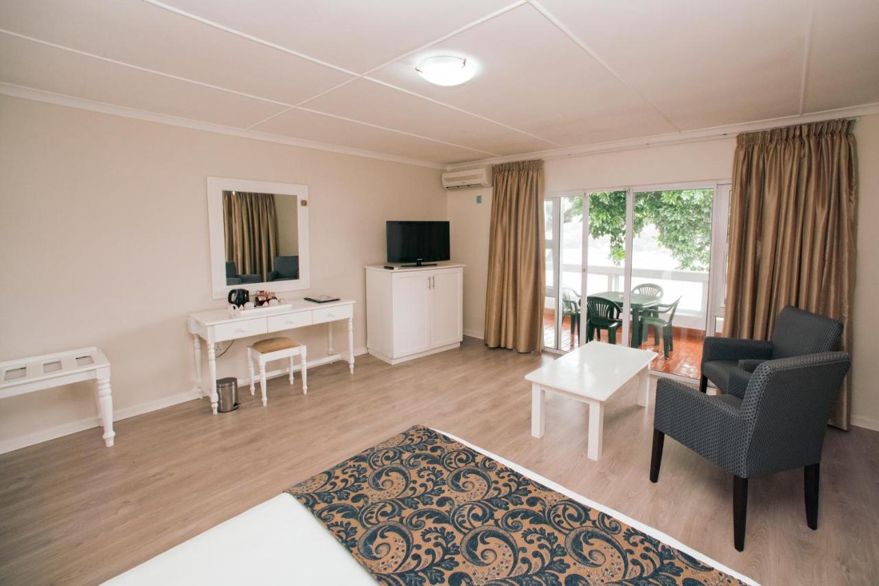 The Estuary Hotel & Spa Port Edward Esterno foto